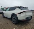 Белый Киа EV6, объемом двигателя 0 л и пробегом 60 тыс. км за 14800 $, фото 3 на Automoto.ua