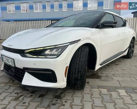 Белый Киа EV6, объемом двигателя 0 л и пробегом 48 тыс. км за 24900 $, фото 1 на Automoto.ua