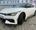 Белый Киа EV6, объемом двигателя 0 л и пробегом 48 тыс. км за 24900 $, фото 1 на Automoto.ua