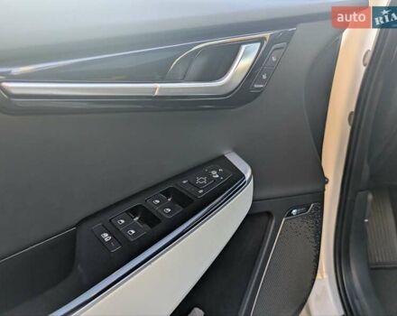 Белый Киа EV6, объемом двигателя 0 л и пробегом 58 тыс. км за 26000 $, фото 11 на Automoto.ua