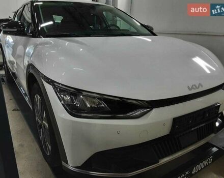 Белый Киа EV6, объемом двигателя 0 л и пробегом 182 тыс. км за 23900 $, фото 4 на Automoto.ua