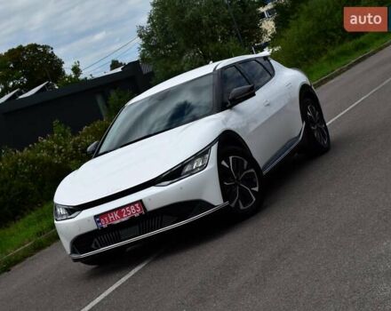 Белый Киа EV6, объемом двигателя 0 л и пробегом 59 тыс. км за 28700 $, фото 2 на Automoto.ua