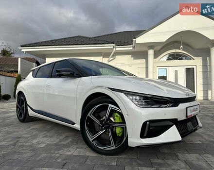 Белый Киа EV6, объемом двигателя 0 л и пробегом 8 тыс. км за 44500 $, фото 3 на Automoto.ua