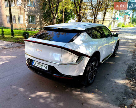 Киа EV6 2023 в Ровно на Automoto.ua Белый Киа EV6, объемом двигателя 0 л и пробегом 20 тыс. км за 27000 $, фото 2 на Automoto.ua