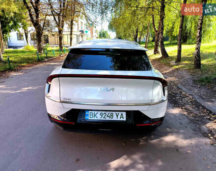 Киа EV6 2023 в Ровно на Automoto.ua Белый Киа EV6, объемом двигателя 0 л и пробегом 20 тыс. км за 27000 $, фото 3 на Automoto.ua