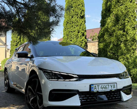 Белый Киа EV6, объемом двигателя 0 л и пробегом 61 тыс. км за 32000 $, фото 3 на Automoto.ua