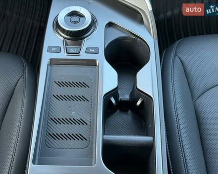 Білий Кіа EV6, об'ємом двигуна 0 л та пробігом 92 тис. км за 23900 $, фото 23 на Automoto.ua