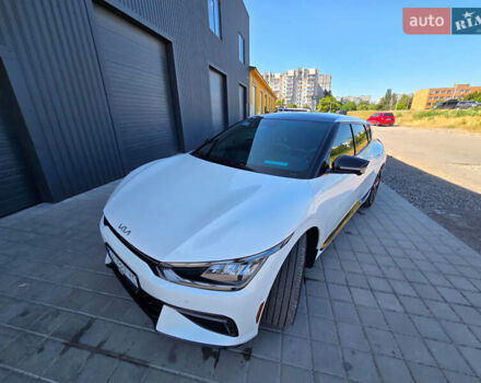 Белый Киа EV6, объемом двигателя 0 л и пробегом 62 тыс. км за 29500 $, фото 7 на Automoto.ua