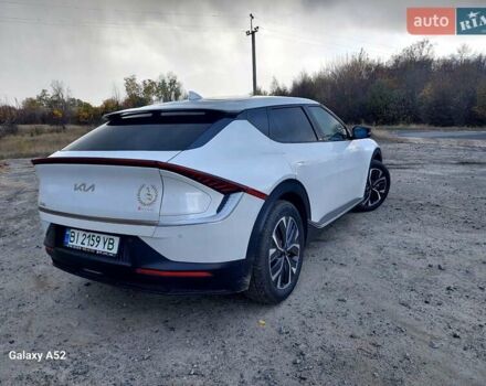 Белый Киа EV6, объемом двигателя 0 л и пробегом 66 тыс. км за 24000 $, фото 6 на Automoto.ua