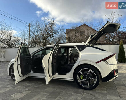Белый Киа EV6, объемом двигателя 0 л и пробегом 8 тыс. км за 44500 $, фото 36 на Automoto.ua