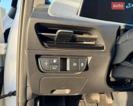 Білий Кіа EV6, об'ємом двигуна 0 л та пробігом 92 тис. км за 23900 $, фото 35 на Automoto.ua