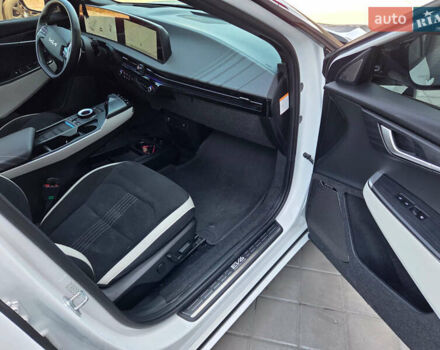 Белый Киа EV6, объемом двигателя 0 л и пробегом 62 тыс. км за 29500 $, фото 19 на Automoto.ua