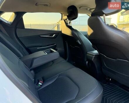 Білий Кіа EV6, об'ємом двигуна 0 л та пробігом 92 тис. км за 23900 $, фото 26 на Automoto.ua