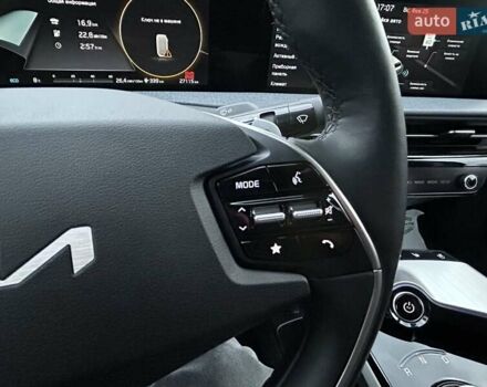 Белый Киа EV6, объемом двигателя 0 л и пробегом 7 тыс. км за 30999 $, фото 2 на Automoto.ua