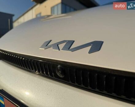 Білий Кіа EV6, об'ємом двигуна 0 л та пробігом 92 тис. км за 23900 $, фото 32 на Automoto.ua