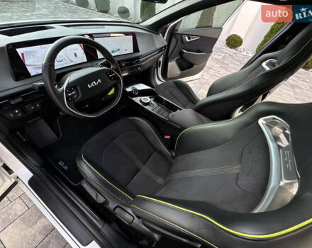 Белый Киа EV6, объемом двигателя 0 л и пробегом 8 тыс. км за 44500 $, фото 55 на Automoto.ua