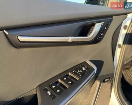 Білий Кіа EV6, об'ємом двигуна 0 л та пробігом 92 тис. км за 23900 $, фото 38 на Automoto.ua