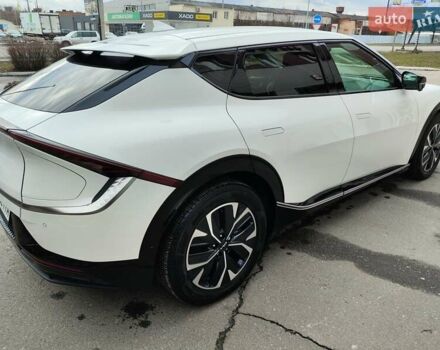 Белый Киа EV6, объемом двигателя 0 л и пробегом 3 тыс. км за 28200 $, фото 3 на Automoto.ua