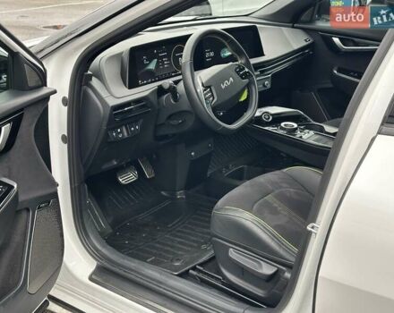Білий Кіа EV6, об'ємом двигуна 0 л та пробігом 27 тис. км за 29490 $, фото 24 на Automoto.ua