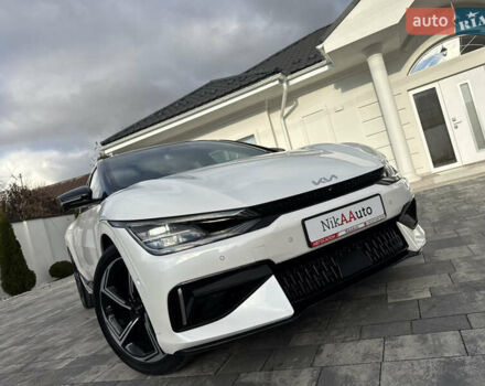 Белый Киа EV6, объемом двигателя 0 л и пробегом 8 тыс. км за 44500 $, фото 2 на Automoto.ua