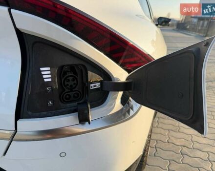 Білий Кіа EV6, об'ємом двигуна 0 л та пробігом 92 тис. км за 23900 $, фото 11 на Automoto.ua