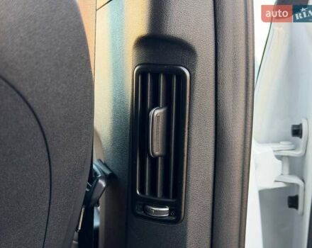 Білий Кіа EV6, об'ємом двигуна 0 л та пробігом 92 тис. км за 23900 $, фото 37 на Automoto.ua