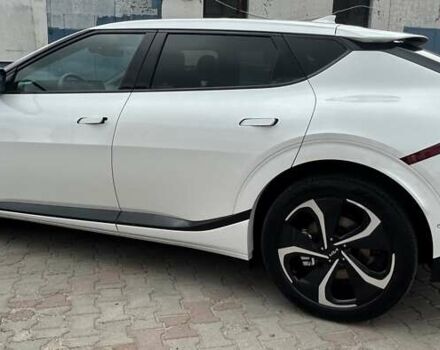 Белый Киа EV6, объемом двигателя 0 л и пробегом 7 тыс. км за 30999 $, фото 7 на Automoto.ua