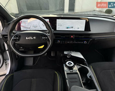 Белый Киа EV6, объемом двигателя 0 л и пробегом 8 тыс. км за 44500 $, фото 80 на Automoto.ua