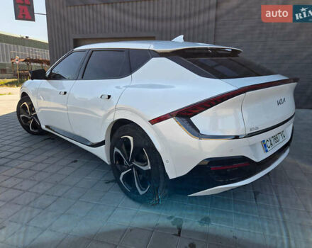 Белый Киа EV6, объемом двигателя 0 л и пробегом 62 тыс. км за 29500 $, фото 8 на Automoto.ua