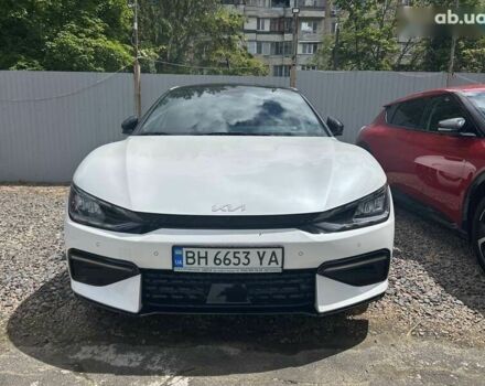 Белый Киа EV6, объемом двигателя 0 л и пробегом 7 тыс. км за 31999 $, фото 6 на Automoto.ua