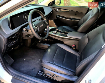 Киа EV6 2023 в Ровно на Automoto.ua Белый Киа EV6, объемом двигателя 0 л и пробегом 20 тыс. км за 27000 $, фото 6 на Automoto.ua