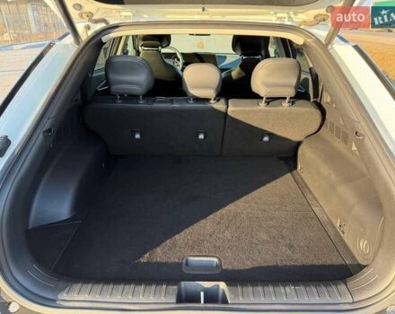 Білий Кіа EV6, об'ємом двигуна 0 л та пробігом 92 тис. км за 23900 $, фото 49 на Automoto.ua