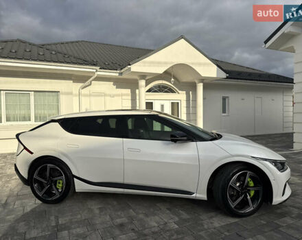 Белый Киа EV6, объемом двигателя 0 л и пробегом 8 тыс. км за 44500 $, фото 5 на Automoto.ua