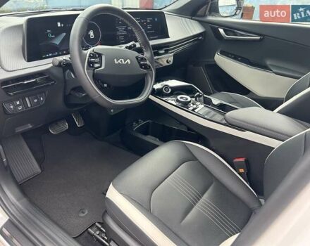 Белый Киа EV6, объемом двигателя 0 л и пробегом 7 тыс. км за 30999 $, фото 23 на Automoto.ua