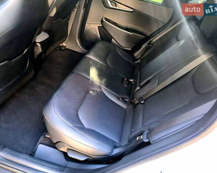 Киа EV6 2023 в Ровно на Automoto.ua Белый Киа EV6, объемом двигателя 0 л и пробегом 20 тыс. км за 27000 $, фото 7 на Automoto.ua