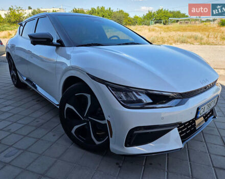 Белый Киа EV6, объемом двигателя 0 л и пробегом 62 тыс. км за 29500 $, фото 2 на Automoto.ua