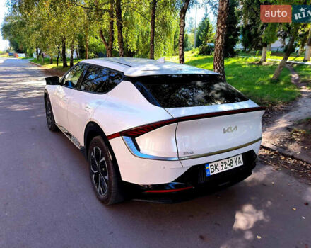 Киа EV6 2023 в Ровно на Automoto.ua Белый Киа EV6, объемом двигателя 0 л и пробегом 20 тыс. км за 27000 $, фото 4 на Automoto.ua