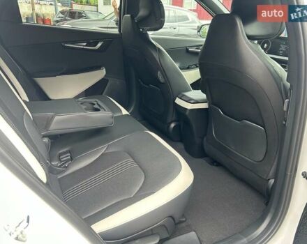 Белый Киа EV6, объемом двигателя 0 л и пробегом 7 тыс. км за 30999 $, фото 18 на Automoto.ua