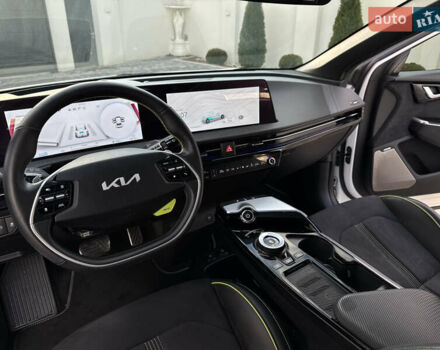 Белый Киа EV6, объемом двигателя 0 л и пробегом 8 тыс. км за 44500 $, фото 85 на Automoto.ua
