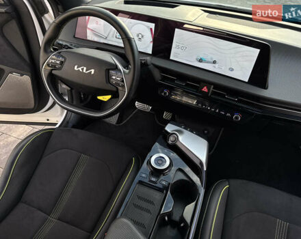 Белый Киа EV6, объемом двигателя 0 л и пробегом 8 тыс. км за 44500 $, фото 82 на Automoto.ua