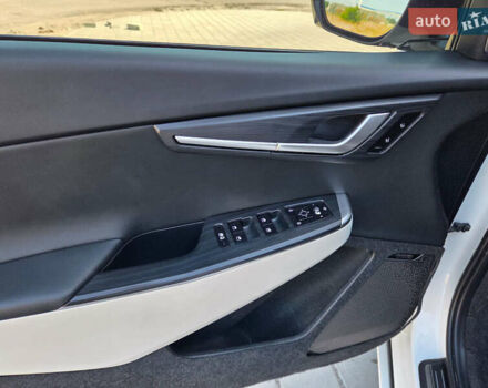 Белый Киа EV6, объемом двигателя 0 л и пробегом 62 тыс. км за 29500 $, фото 18 на Automoto.ua