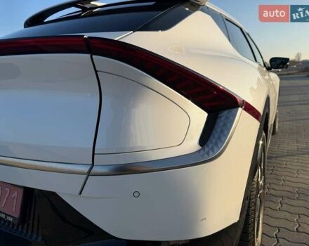 Білий Кіа EV6, об'ємом двигуна 0 л та пробігом 92 тис. км за 23900 $, фото 10 на Automoto.ua