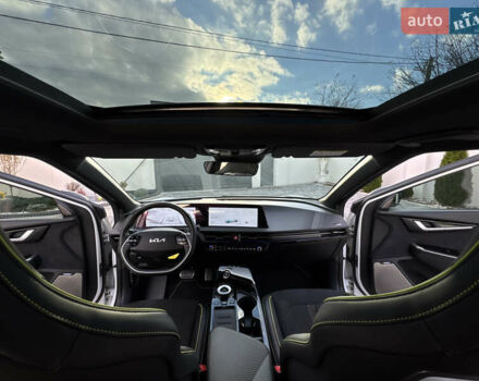 Белый Киа EV6, объемом двигателя 0 л и пробегом 8 тыс. км за 44500 $, фото 84 на Automoto.ua