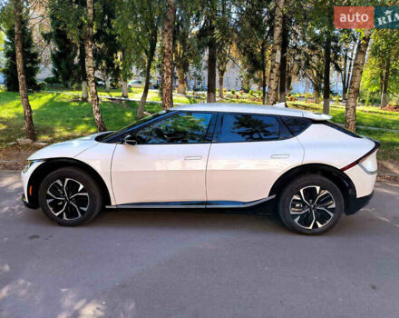 Киа EV6 2023 в Ровно на Automoto.ua Белый Киа EV6, объемом двигателя 0 л и пробегом 20 тыс. км за 27000 $, фото 5 на Automoto.ua