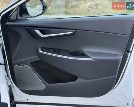 Білий Кіа EV6, об'ємом двигуна 0 л та пробігом 20 тис. км за 26500 $, фото 25 на Automoto.ua