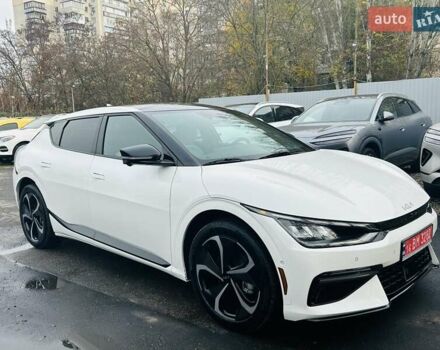 Белый Киа EV6, объемом двигателя 1.99 л и пробегом 11 тыс. км за 34999 $, фото 9 на Automoto.ua