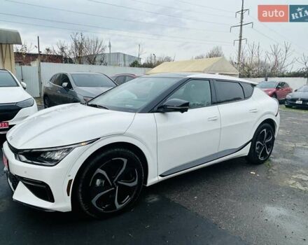 Белый Киа EV6, объемом двигателя 1.99 л и пробегом 11 тыс. км за 34999 $, фото 4 на Automoto.ua