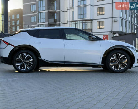 Білий Кіа EV6, об'ємом двигуна 0 л та пробігом 20 тис. км за 26500 $, фото 4 на Automoto.ua