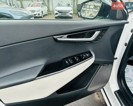 Белый Киа EV6, объемом двигателя 1.99 л и пробегом 11 тыс. км за 34999 $, фото 33 на Automoto.ua