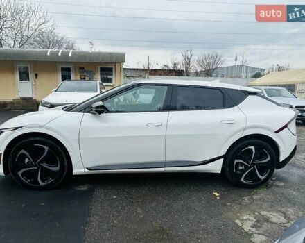 Белый Киа EV6, объемом двигателя 1.99 л и пробегом 11 тыс. км за 34999 $, фото 3 на Automoto.ua